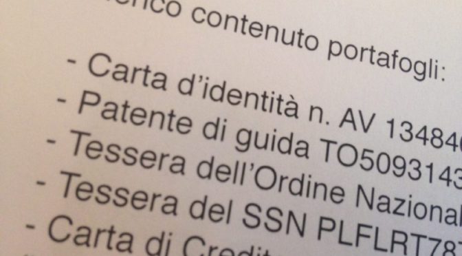 Una foto dell'elenco (parziale) di cose che avevo nel portafogli